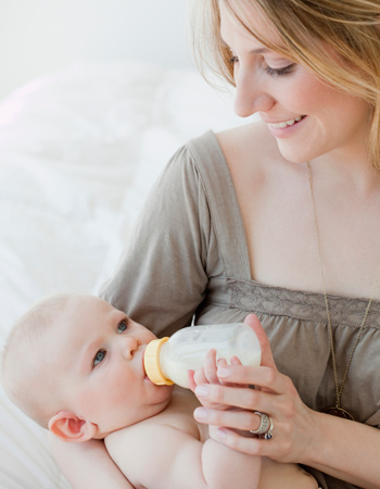 最初几小时的母乳喂养方法和技巧宝宝