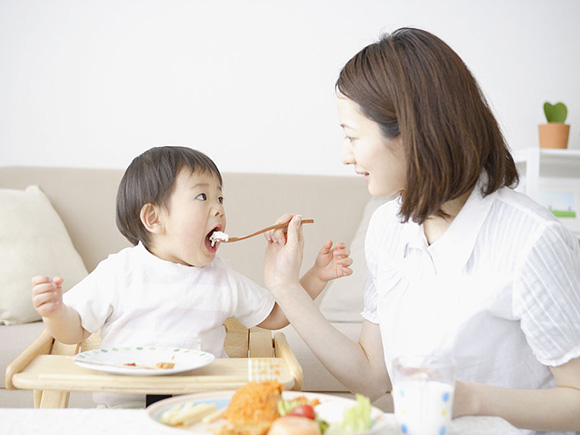 中国婴幼儿有多少人口_在中国,宝宝的第一口奶吃得好艰难.此次\