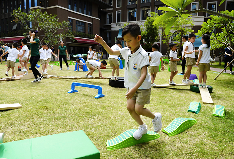 让孩子在户外快乐运动,健康成长—红黄蓝幼儿教师基本功大赛华南区