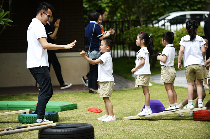 让孩子在户外快乐运动,健康成长——红黄蓝幼儿教师基本功大赛华南区