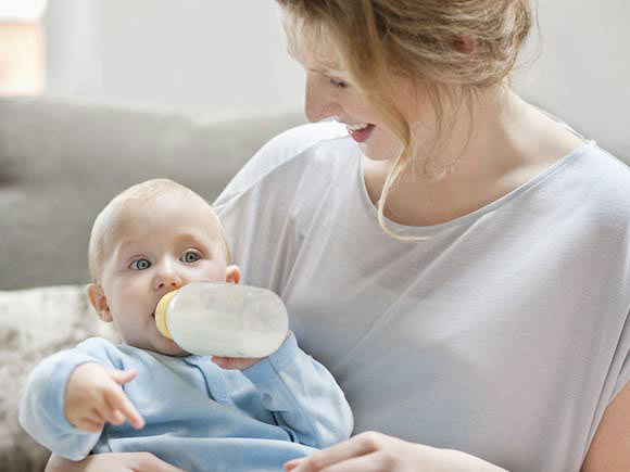 避免寶寶脹氣，正確喂養很重要!