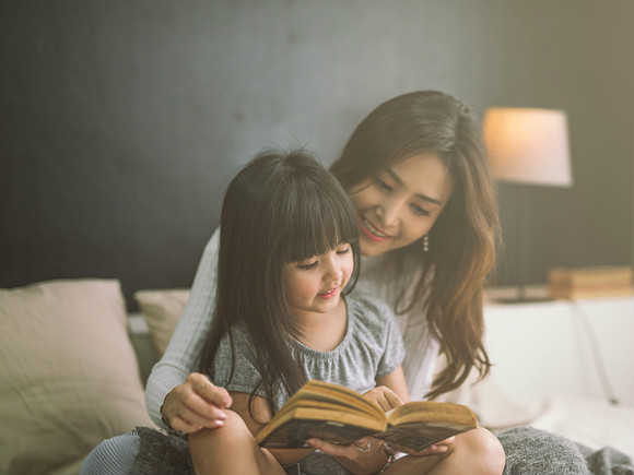當(dāng)孩子問你：我們家是不是很窮？