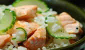 三文鱼黄瓜烩饭的做法